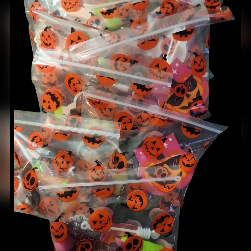🎃10 Quality Prefilled Halloween Pumpkin Party Favor Bags That Kids Will Love☠️ - Picture 8 of 9